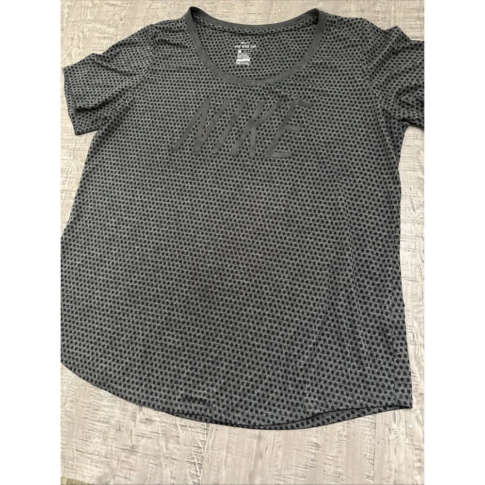 Nike‎ Tee shirt women's Dry fit athletic cut size large black polka dot